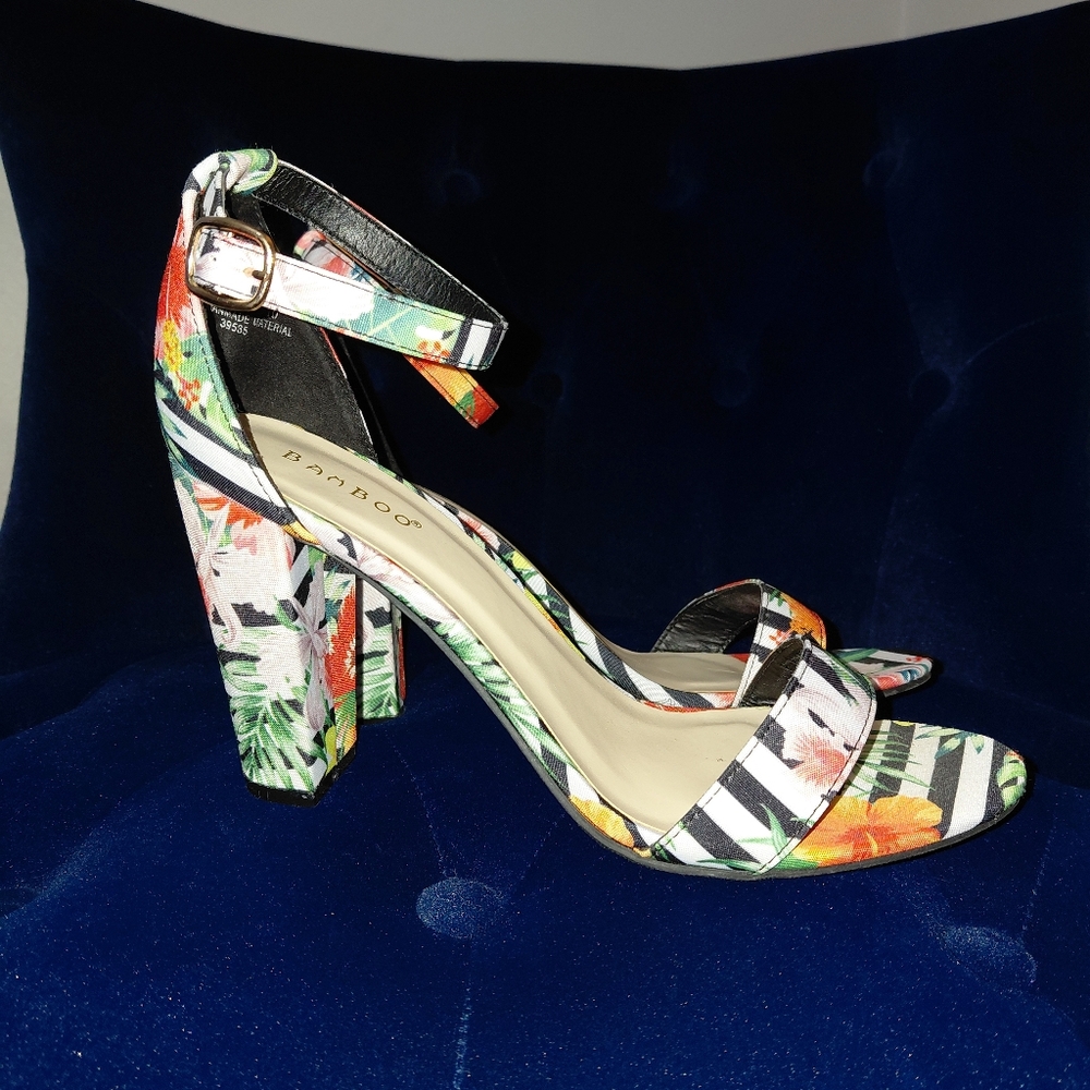 EUC ​Bamboo Tropical Floral & Striped Ankle Strap Block Heels - Size 10! - Picture 14 of 16